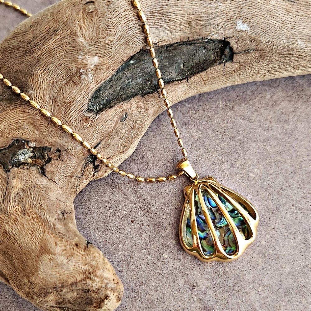 Nautical Gold Shell Pendant Necklace